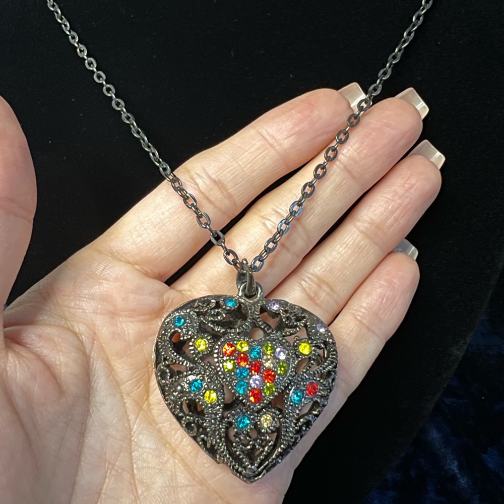 Long gunmetal tone heart pendant necklace.